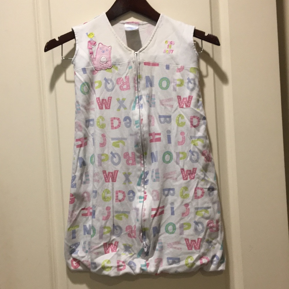Halo Sleep sack baby zip up sleeveless alphabet design size M (6-12m)(16-24lbs)